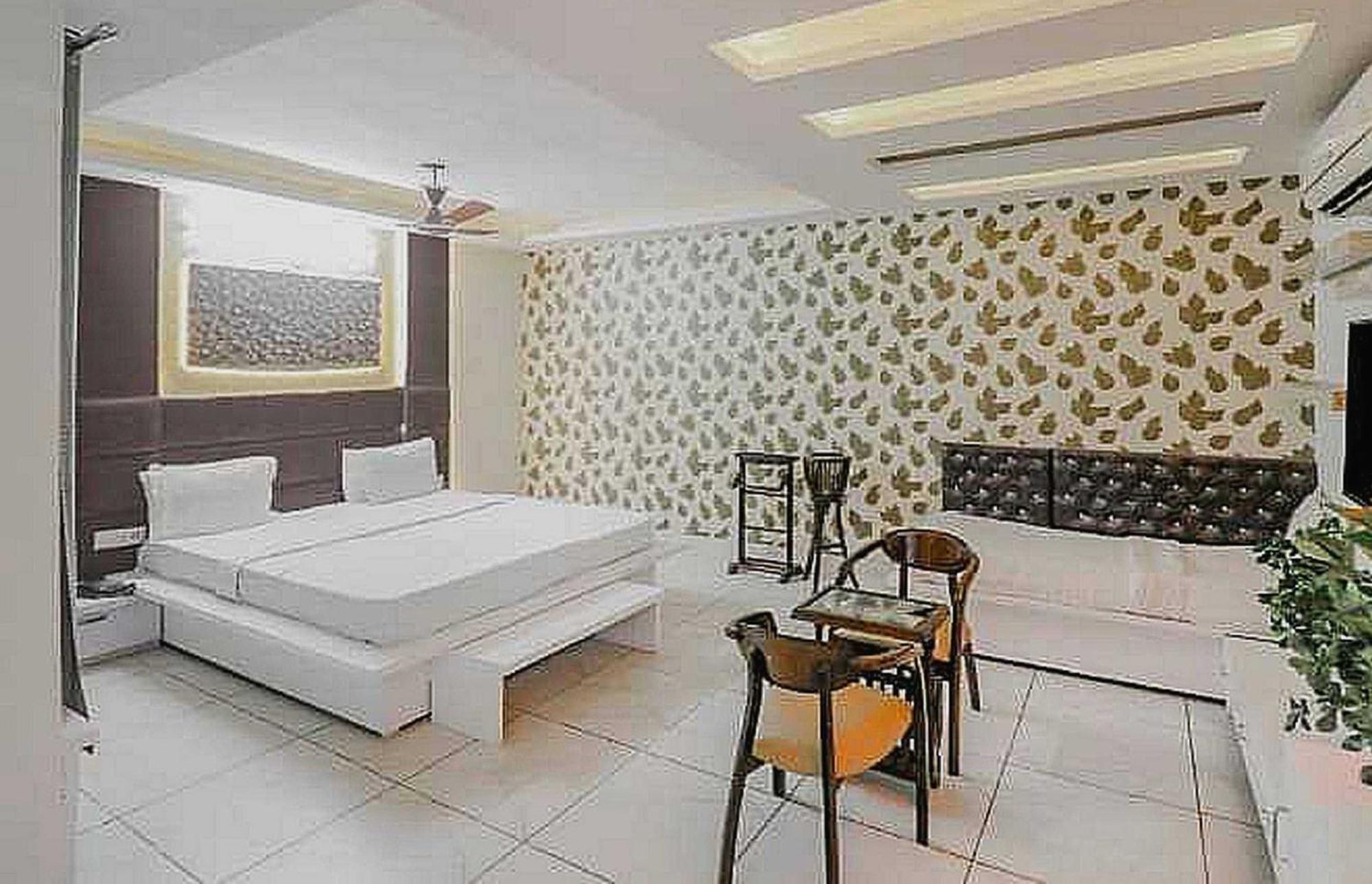 Super Hotel O Vivaan Residency Rohtak Экстерьер фото